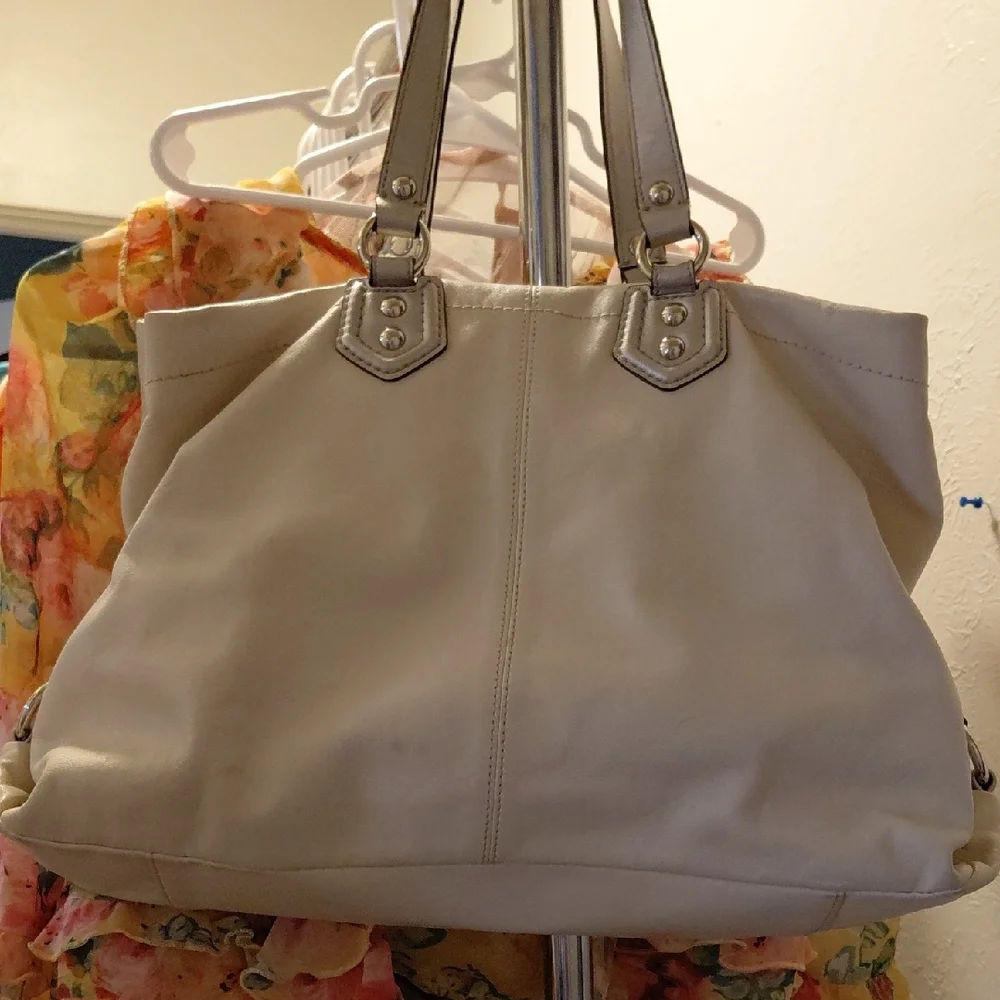 Coach Cream Tote with Structured Design and Silver Hardware - Picture 10 of 12